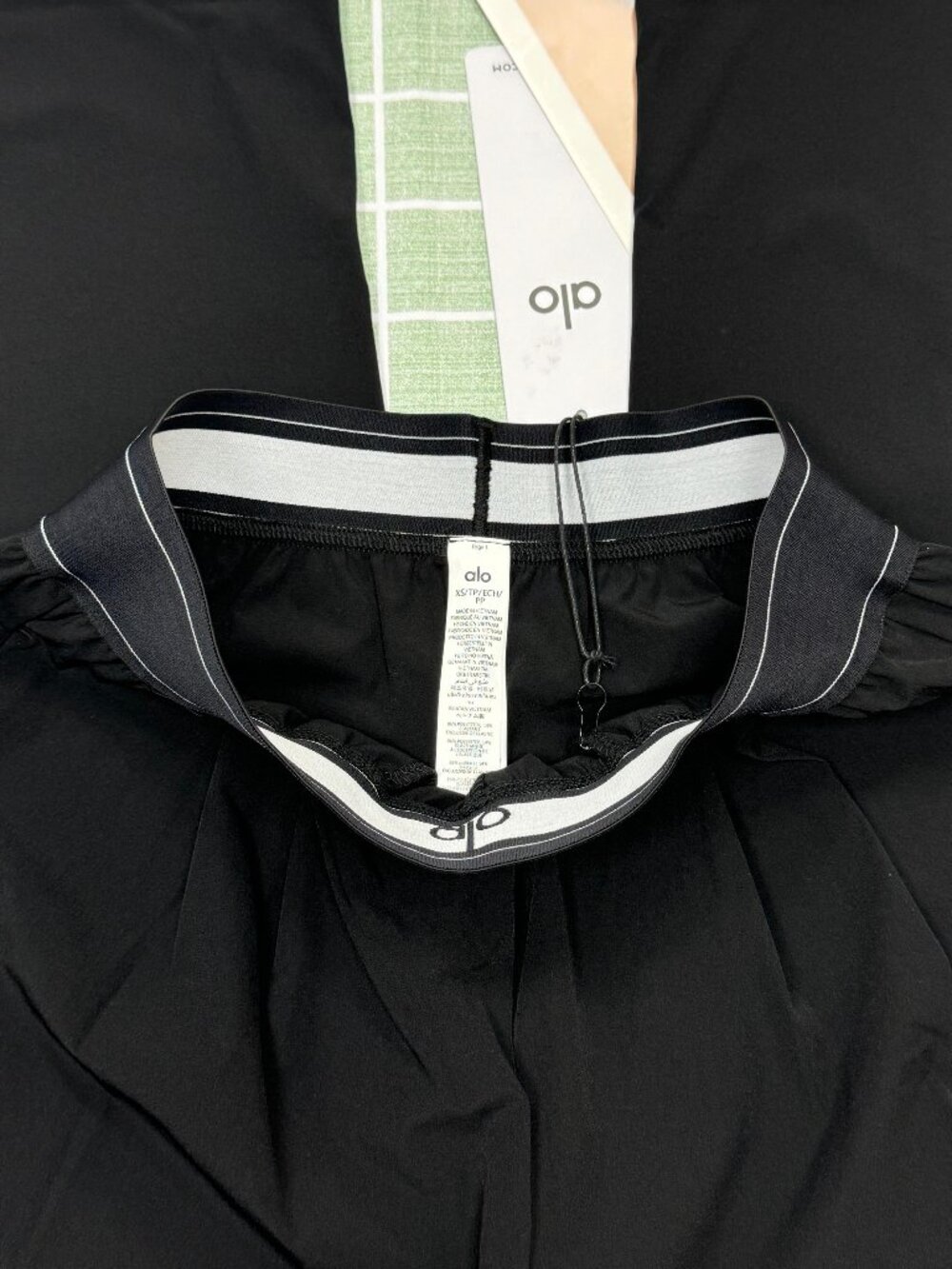 🌹 Women's Black ALO Yoga High Rise Suit Up Pants  🤭 (Regular Length) - NWT - Picture 4 of 9
